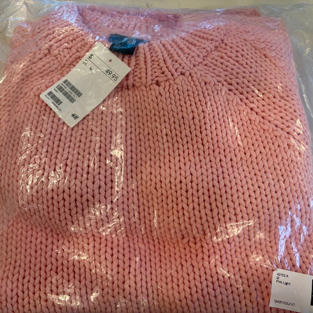 NWT Womens H&M light pink pull over mid length cotton sweater size M